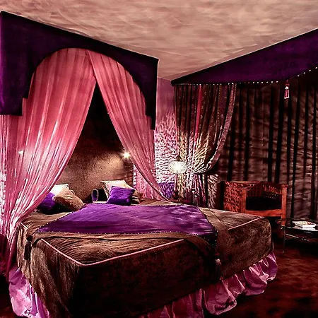 3.14 Hotel