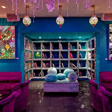 3.14 Hotel